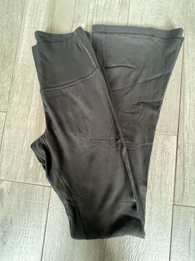 Lululemon Groove Nulu high rise ribbed flare pant